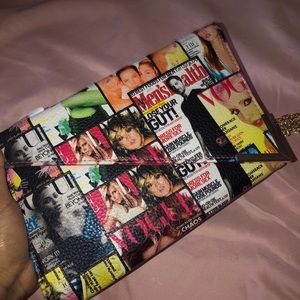 MAGAZINE CLUTCH